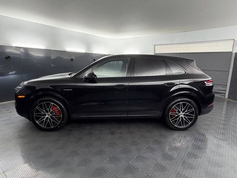 Certified 2025 Porsche Cayenne S AWD/4WD image 2