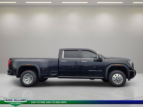 Used 2026 GMC Sierra 3500 Denali Ultimate AWD/4WD image 2