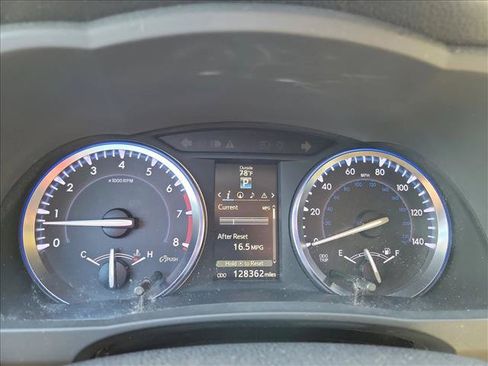 Used 2014 Toyota Highlander XLE FWD image 18