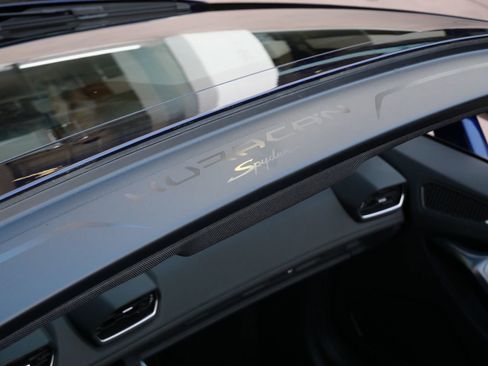 Used 2023 Lamborghini Huracan EVO image 13