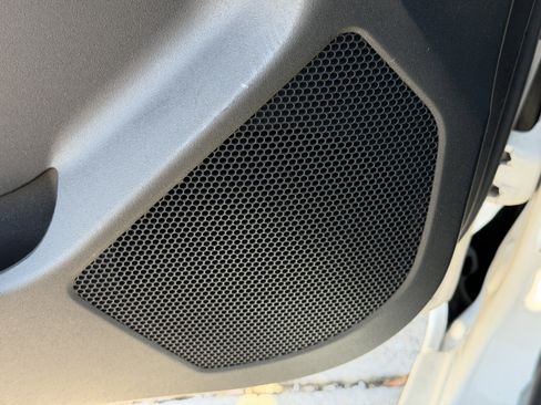 Used 2010 Toyota Yaris 4-Door Hatchback image 17