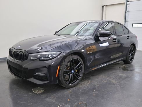 Used 2022 BMW 330e xDrive w/ M Sport Package image 7