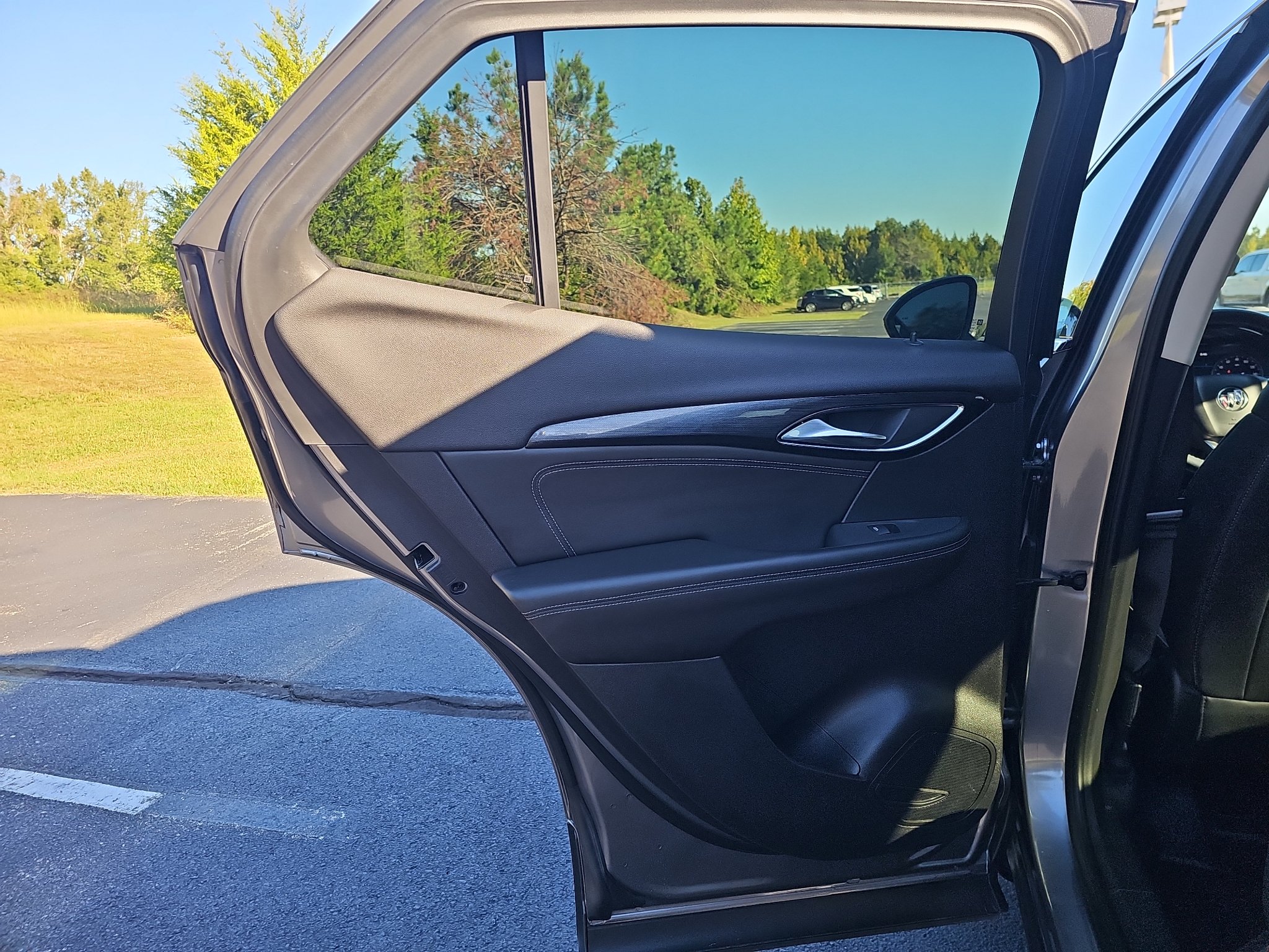 Used 2022 Buick Envision Essence w/ Technology Package I FWD image 18