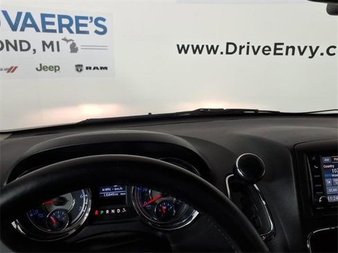 Used 2014 Chrysler Town & Country Touring-L w/ Driver Convenience Group image 28