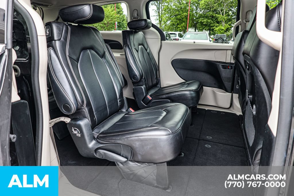 Used 2023 Chrysler Pacifica Touring-L FWD image 22