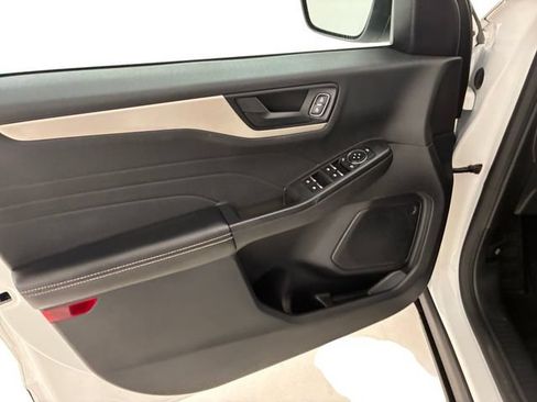 Used 2022 Ford Escape SE w/ Convenience Package FWD image 13
