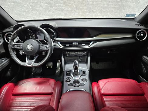 Used 2022 Alfa Romeo Stelvio Veloce image 38