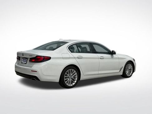 Used 2022 BMW 530i xDrive w/ Convenience Package AWD/4WD image 3