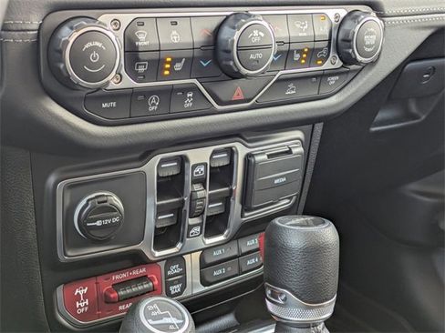 New 2025 Jeep Gladiator Rubicon w/ Convenience Group image 21