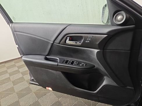 Used 2015 Honda Accord Touring image 29