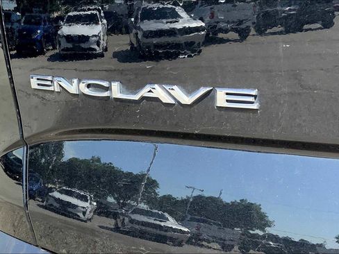 Used 2024 Buick Enclave Premium image 9