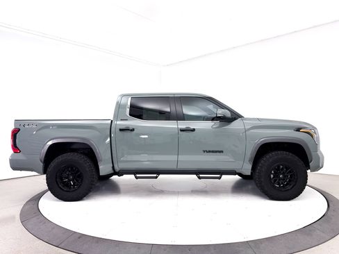 Used 2025 Toyota Tundra Limited AWD/4WD image 39
