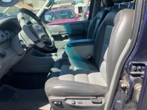 Used 2003 Ford Explorer Sport Trac XLT image 6