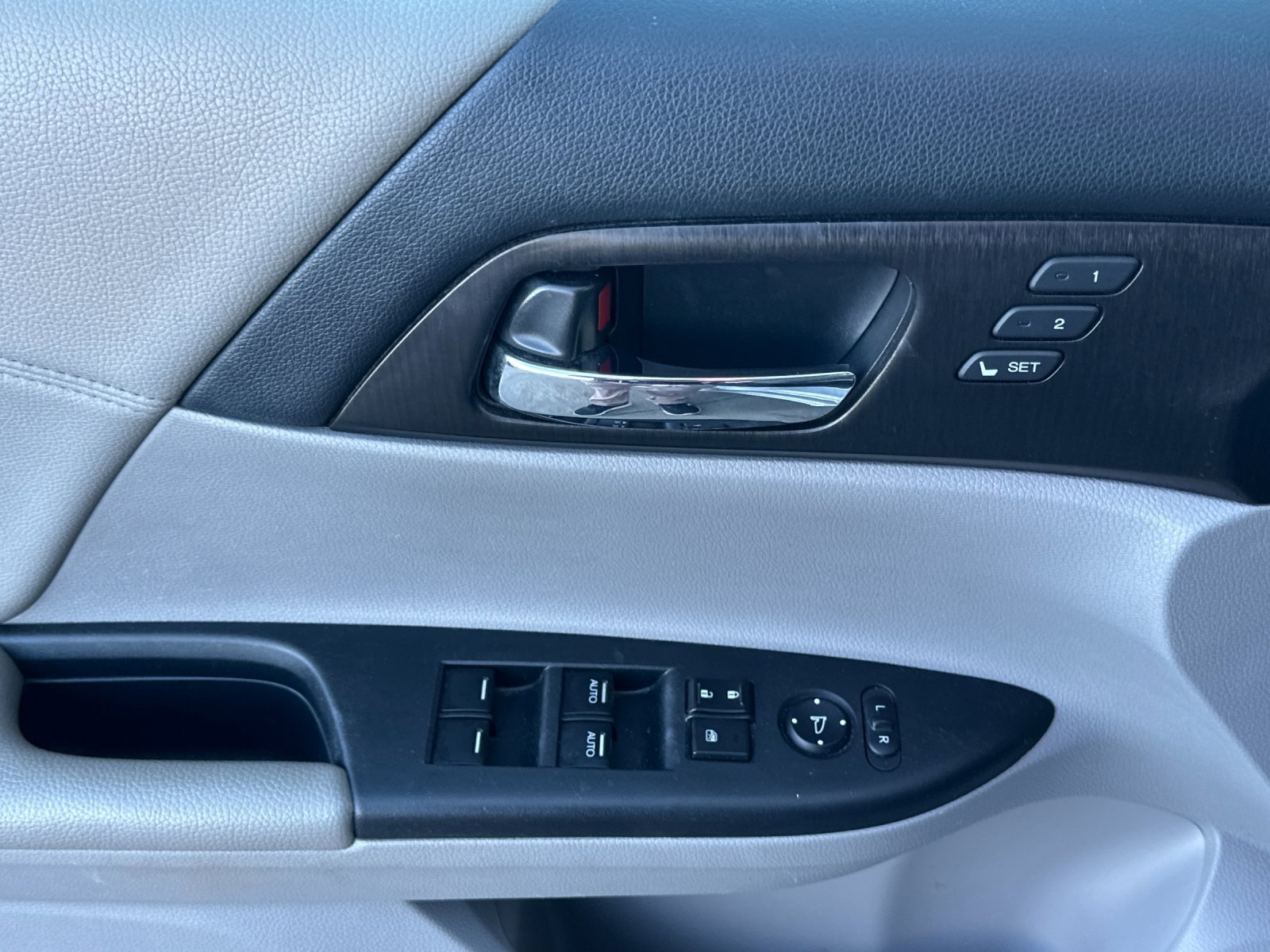 Used 2014 Honda Accord EX-L image 11
