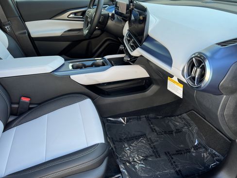 New 2026 Chevrolet Equinox EV LT image 23