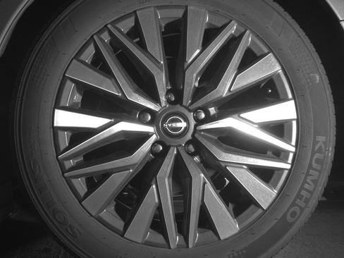 Used 2025 Nissan Altima 2.5 SV FWD image 14