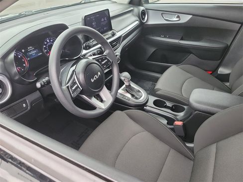 Used 2023 Kia Forte LXS image 3