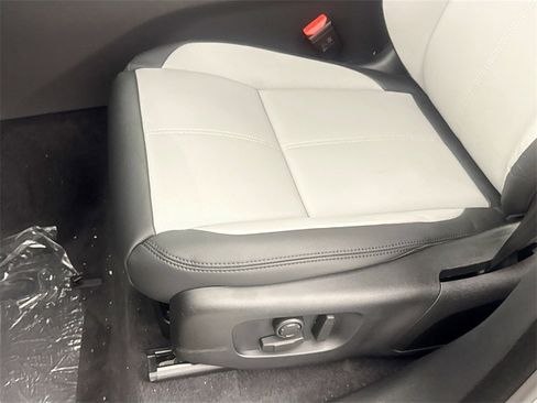 New 2026 Land Rover Range Rover Velar Dynamic SE image 19