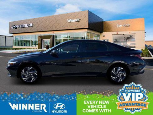 New 2025 Hyundai Elantra SEL image 3