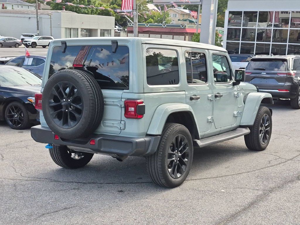 Used 2024 Jeep Wrangler Unlimited Sahara w/ Technology Group AWD/4WD image 5
