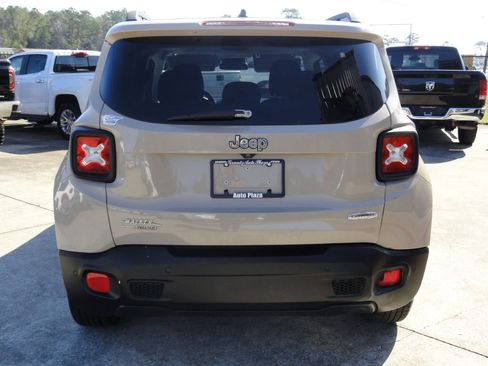 Used 2015 Jeep Renegade Latitude w/ Advanced Technology Group image 4