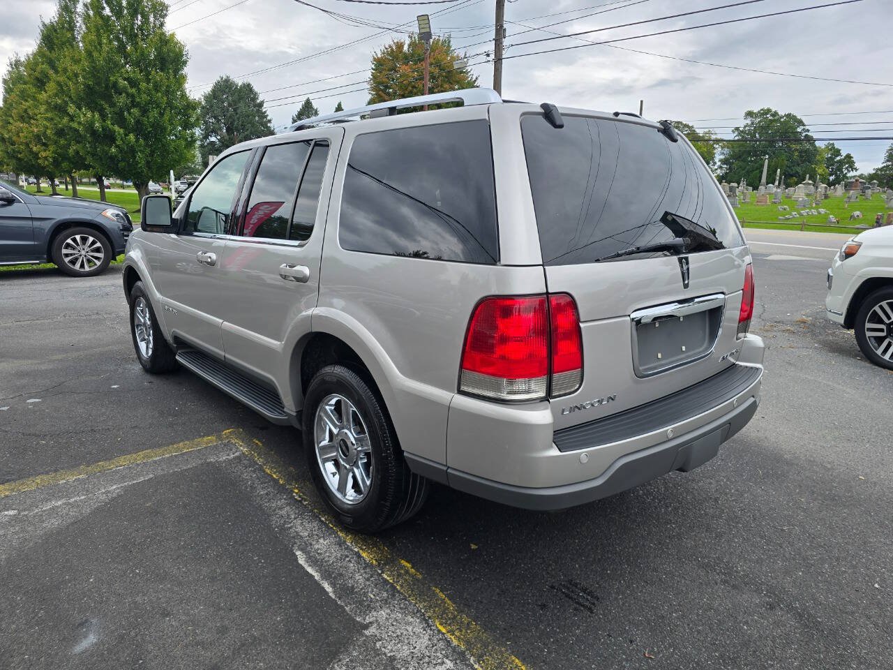 Used 2005 Lincoln Aviator AWD image 5