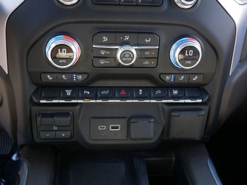 Used 2022 GMC Sierra 2500 SLT w/ SLT Premium Package AWD/4WD image 19