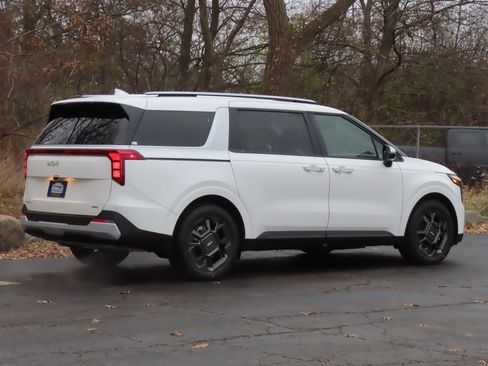 New 2026 Kia Carnival EX image 3