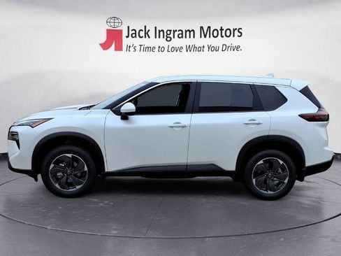 Certified 2026 Nissan Rogue SV FWD image 2