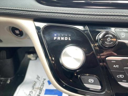 Certified 2022 Chrysler Pacifica Touring-L image 17