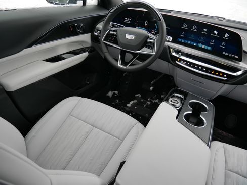 New 2026 Cadillac Lyriq Luxury image 7