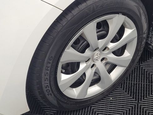 Used 2022 Toyota Corolla LE FWD image 31