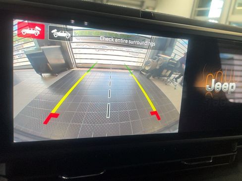 Used 2025 Jeep Wrangler Unlimited Sahara AWD/4WD image 12