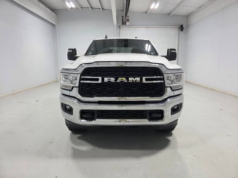 Used 2024 RAM 2500 Tradesman w/ Chrome Appearance Group AWD/4WD image 4
