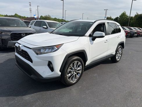 Used 2020 Toyota RAV4 XLE Premium image 1
