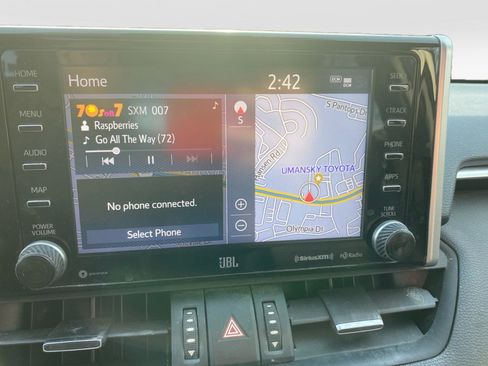 Used 2020 Toyota RAV4 Limited image 17