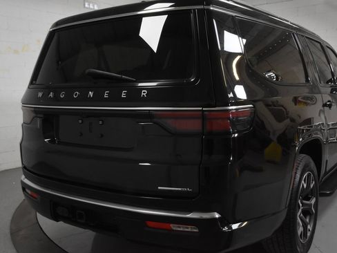 Used 2023 Jeep Wagoneer L Series III RWD image 3