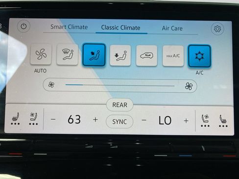 Used 2025 Volkswagen Atlas SE FWD image 16