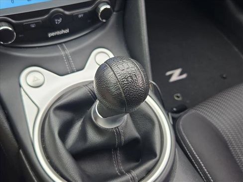 Used 2020 Nissan 370Z Coupe RWD image 12