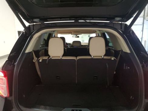 Used 2022 Ford Explorer XLT w/ Equipment Group 202A AWD/4WD image 6