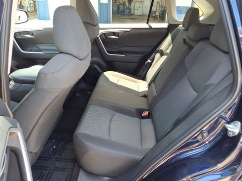 Used 2025 Toyota RAV4 XLE AWD/4WD image 6