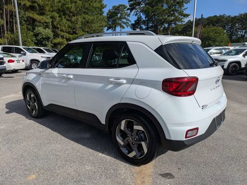 Used 2024 Hyundai Venue SEL FWD image 6