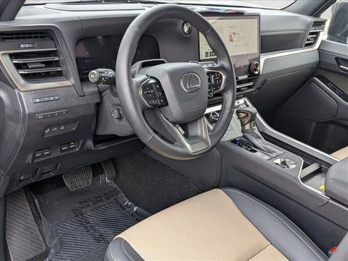 Used 2026 Lexus GX 550 AWD/4WD image 10