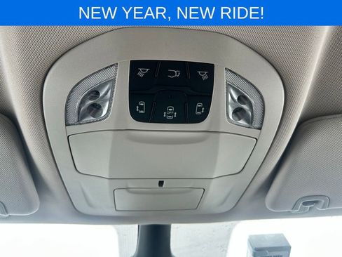 Used 2023 Chrysler Pacifica Touring-L image 43