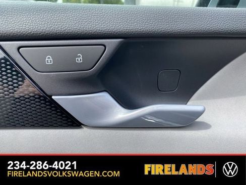 New 2025 Volkswagen Tiguan SE image 25