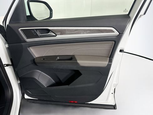 Used 2023 Volkswagen Atlas Cross Sport SE image 30