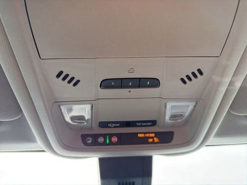 Used 2020 Chevrolet Equinox LT image 30