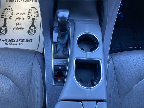 Used 2022 Toyota Avalon Limited image 29