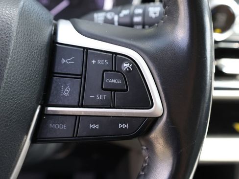 Used 2023 Toyota Highlander XLE FWD image 36