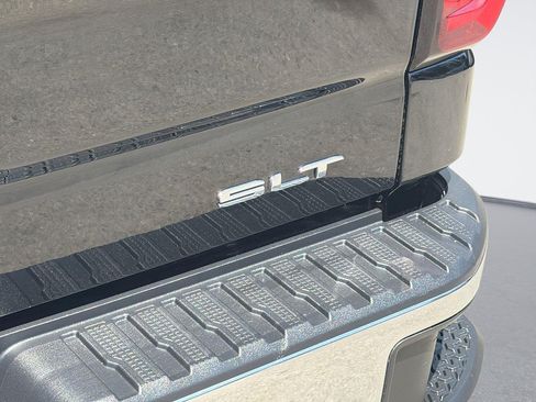 Used 2025 GMC Sierra 1500 SLT AWD/4WD image 23